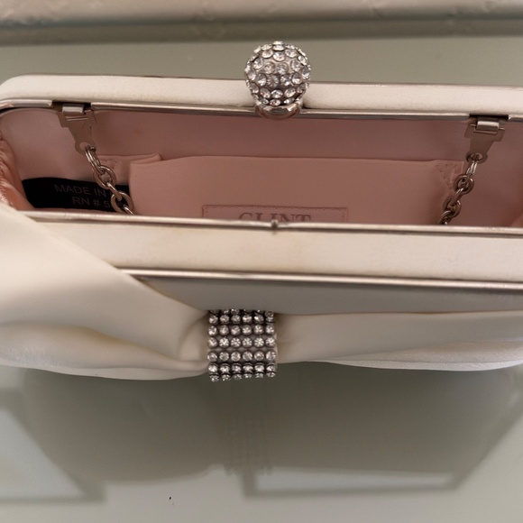 Glint — White Bow Clutch — Great Condition - Picture 4 of 6